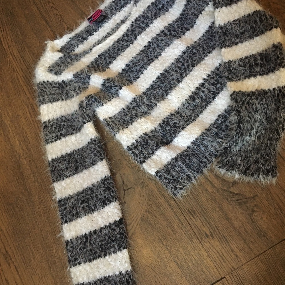 Fuzzy Sweater - Picture 4 of 4